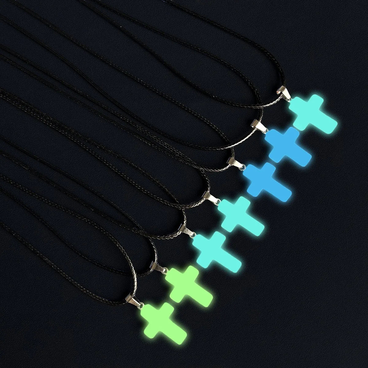 7PCS's Multi -Style Luminous Pendant Necklace, Suitable for Women, Men's Daily Wear, Will Emit Bright Pendant Necklaces