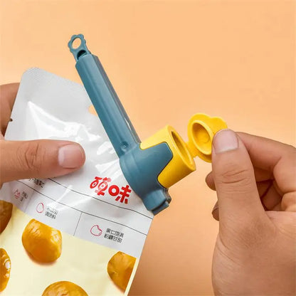 Snack Sealing Clip Fresh Keeping Sealer Clamp Plastic Helper Food Saver Travel Seal Pour Food Storage Bag Clip Kitchen Gadgets