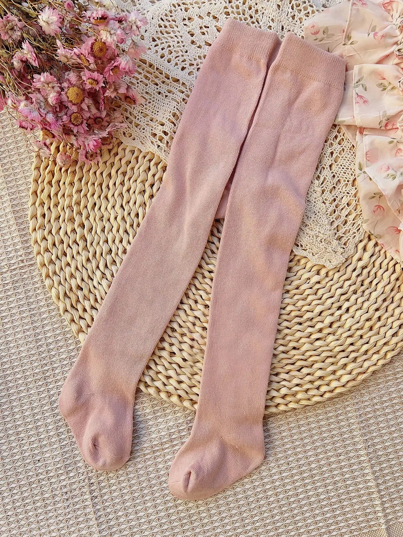 3 pairs of girls' solid color bottom pantyhose are suitable for daily life