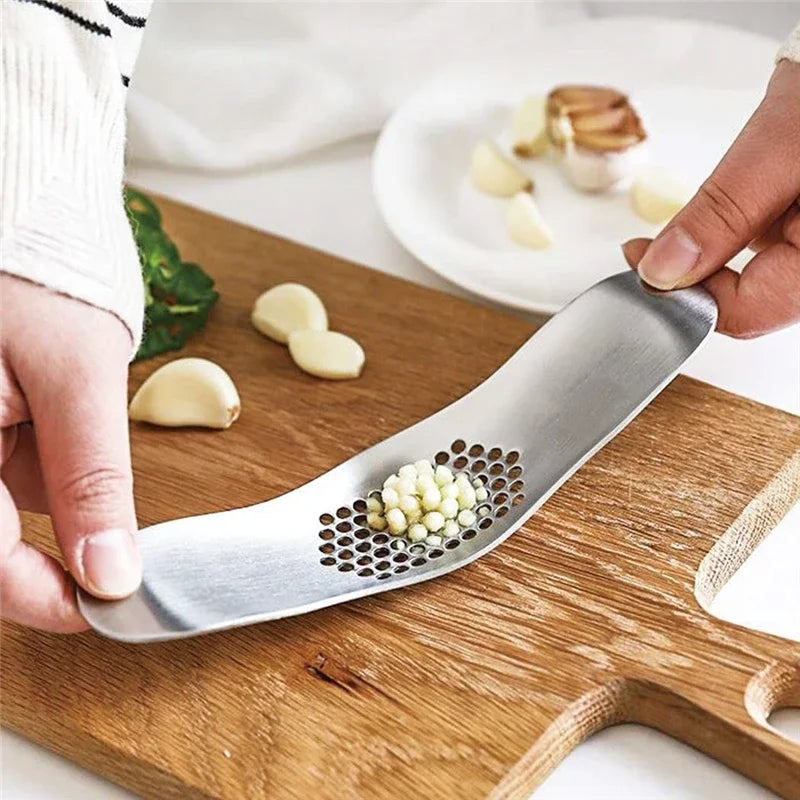 Kitchen Gadget Curved Garlic Press Stainless Steel Multi-function Manual Garlic Creative Cloves Kitchen Garlic Press Tool